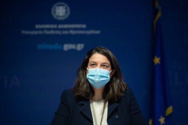 Εμβολιασμοί φοιτητών – Κεραμέως: Προτεραιότητα η επιστροφή στην δια ζώσης εκπαίδευση