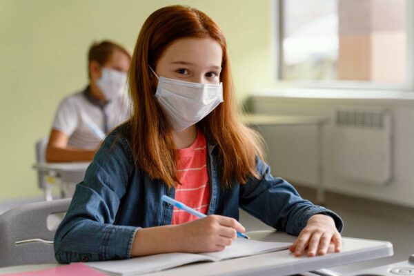 Σχολεία – Κορονοϊός: Τι είπε ο κ.Τζανάκης για το ρόλο του «50 +1» στα παιδιά