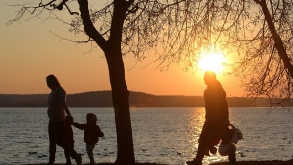 Οι προειδοποιήσεις των ειδικών για το δημογραφικό – Πού πραγματικά οφείλεται
