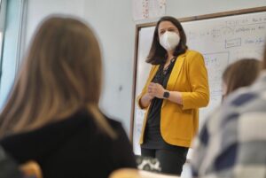 Κεραμέως για Παγκόσμια Ημέρα της Γυναίκας: Η Παιδεία διαδραματίζει κομβικό ρόλο στην εξάλειψη των διακρίσεων