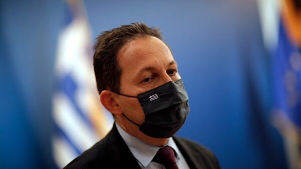 Πέτσας: Έρχονται μέτρα για τους ανεμβολίαστους