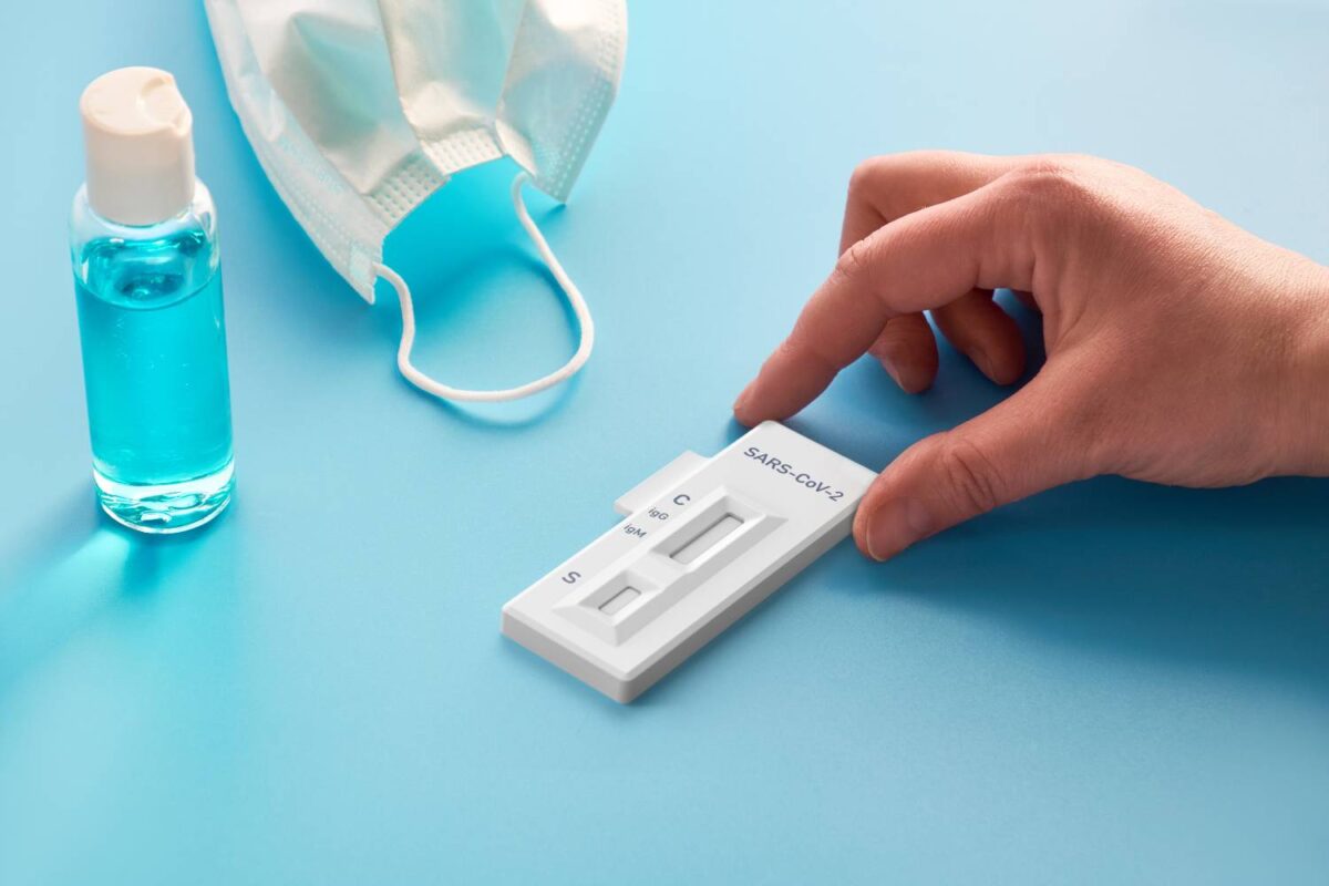 Σχολεία – Εισαγγελέας: Αυτόφωρο για όσους διασπείρουν διαδικτυακά να μην εφαρμόζεται το self test