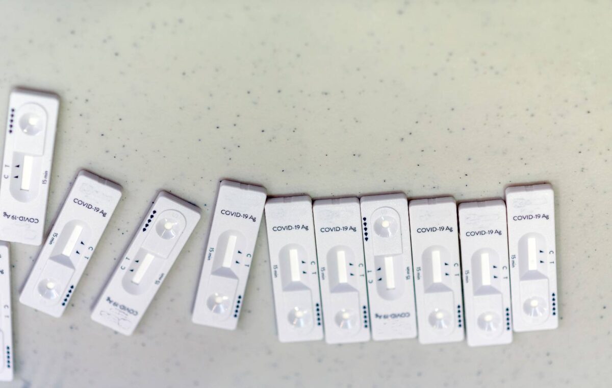 Self test: «Ρίσκο το ένα τεστ στα σχολεία»