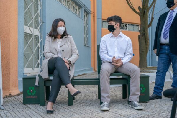 Οι μαθητές καινοτομούν και δημιουργούν ένα διαφορετικό παγκάκι με πολλαπλά οφέλη