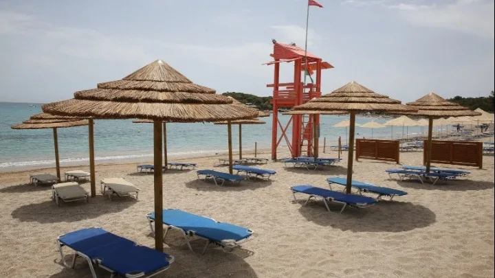 Κορονοϊός – Λινού: Πώς να κάνετε ασφαλές μπάνιο στην παραλία
