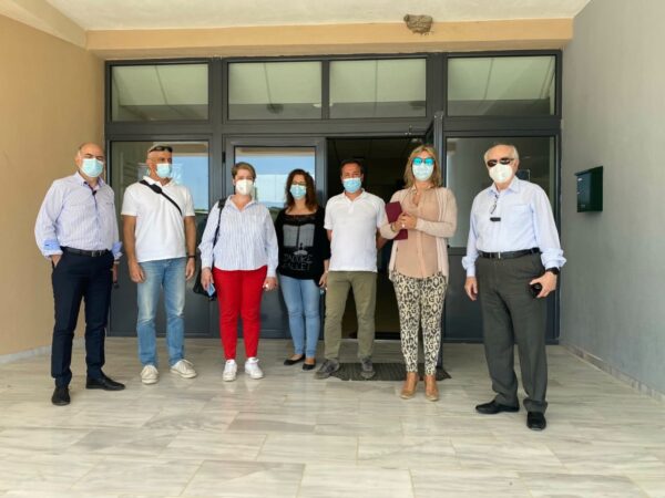 Υπουργείο Παιδείας: Επίσκεψη της Ζέττας Μακρή  στις δομές επαγγελματικής εκπαίδευσης και κατάρτισης Θεσσαλίας