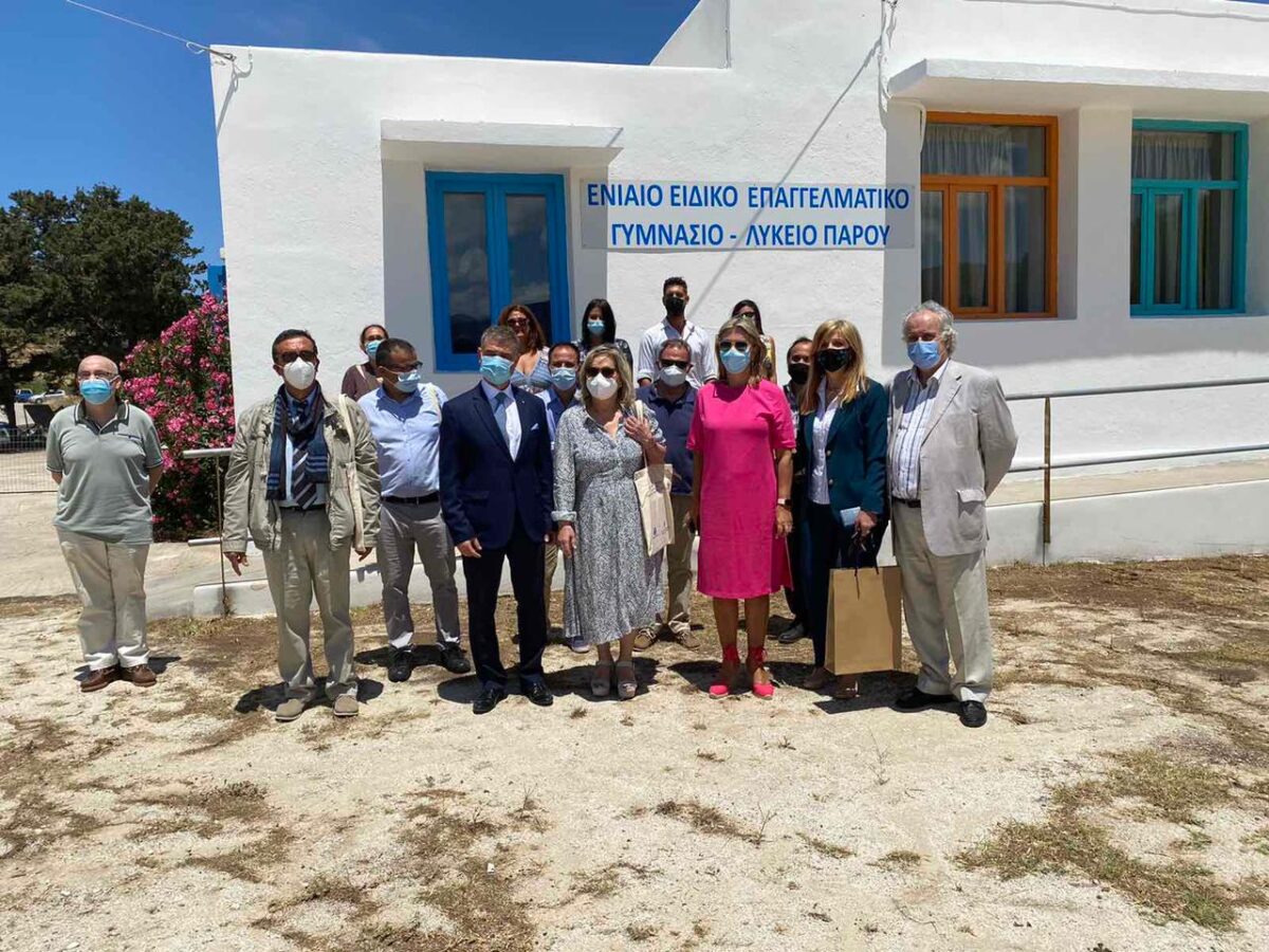 Η Ζέττα Μακρή στα  εγκαίνια του νέου Ενιαίου Ειδικού Επαγγελματικού Γυμνασίου – Λυκείου Πάρου