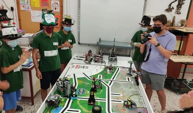 Μαθητές έφτιαξαν  το «Πάρκο του Μέλλοντος» με όργανα άθλησης