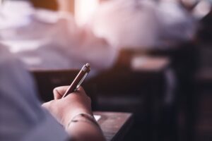 Χαμός με το διαγωνισμό ΑΣΕΠ: Τι απαντά στις καταγγελίες το Υπουργείο Εσωτερικών και  ο πρόεδρος