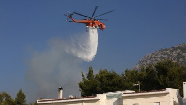 Μεγάλη φωτιά στη Σάμο – Εκκενώνεται οικισμός