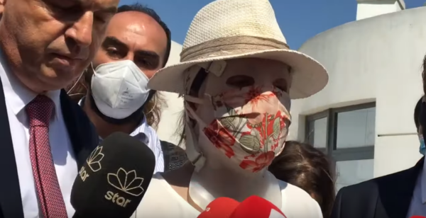 Επίθεση βιτριόλι: Έφτασε στο δικαστήριο η Ιωάννα – Τι θα περιγράψει