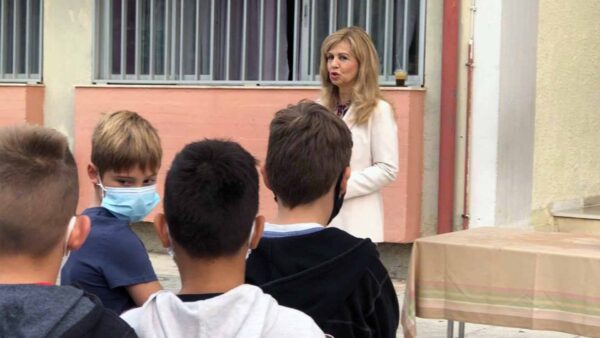 Άνοιγμα σχολείων – Τζούφη: «Καλή σχολική χρονιά με υγεία, δύναμη και αντοχές»