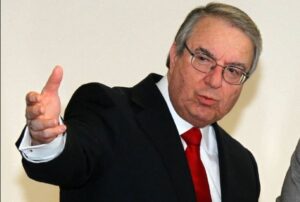 Meta: Πώς σχολίασε ο Μπαμπινιώτης την αλλαγή στο όνομα του Facebook