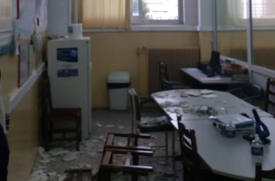 Σχολεία: Έπεσε οροφή σε δημοτικό της Νέας Ιωνίας