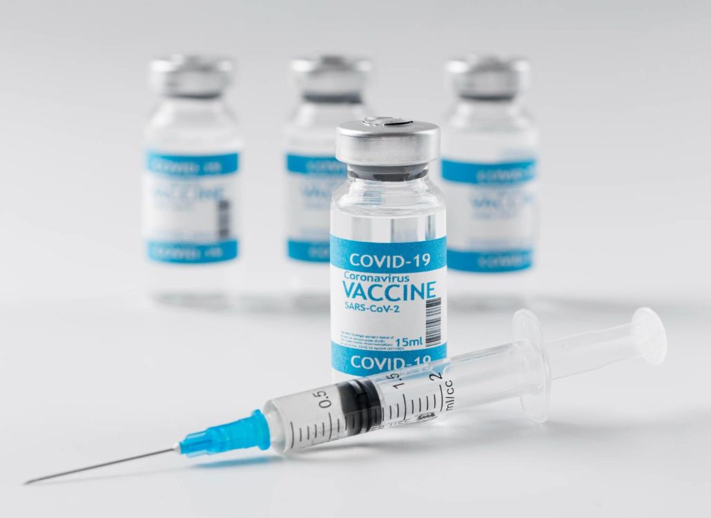Κορονοϊός: Ποιοί ασθενείς συνεχίζουν να έχουν μεγαλύτερο κίνδυνο παρά τον εμβολιασμό τους