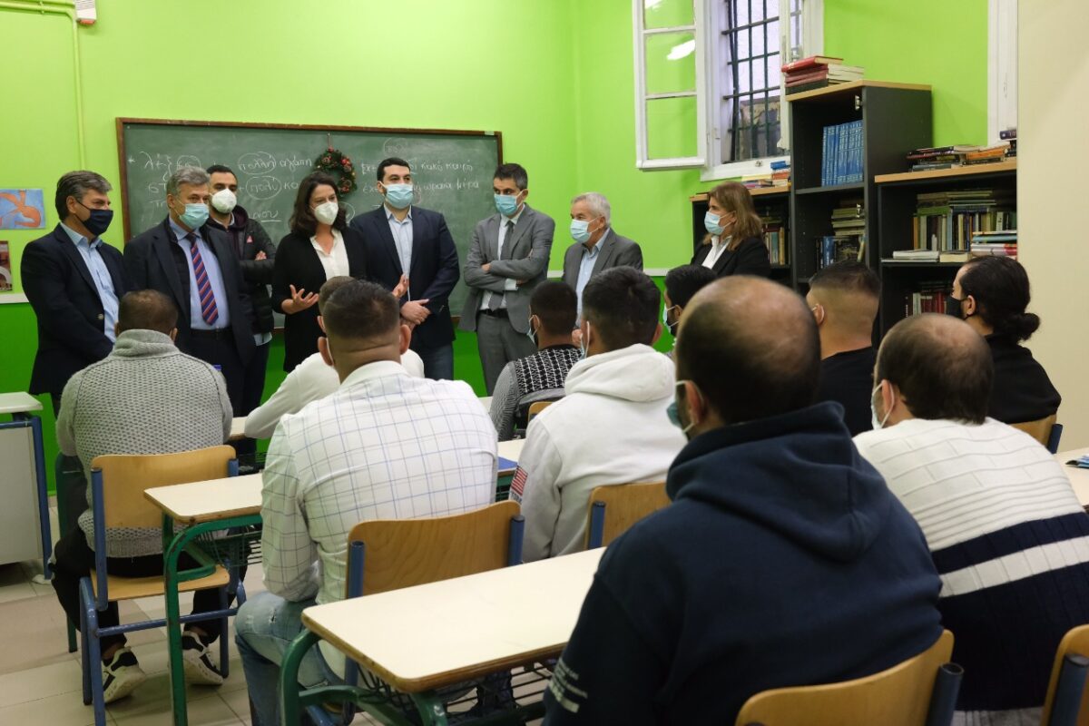 Κεραμέως σε Κέντρα Δια Βίου Μάθησης σε φυλακές: Η μάθηση δεν σταματάει