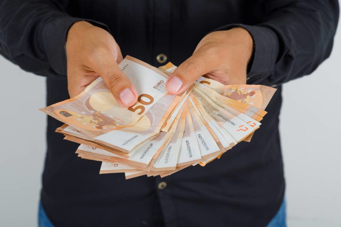 Επίδομα 1.000 ευρώ: Δείτε αν σας αφορά – Πληρωμές