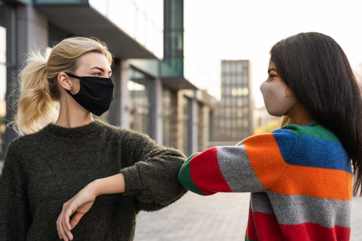 ΕΚΠΑ: Κυρίαρχη η παραλλαγή Όμικρον με σημαντική πολυμορφία – Τα στοιχεία