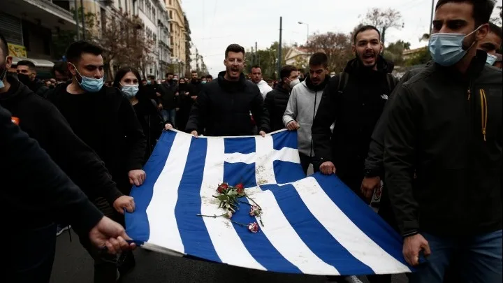 Πολυτεχνείο: Σε εξέλιξη η πορεία για την 48η επέτειο – Kλειστοί οι δρόμοι
