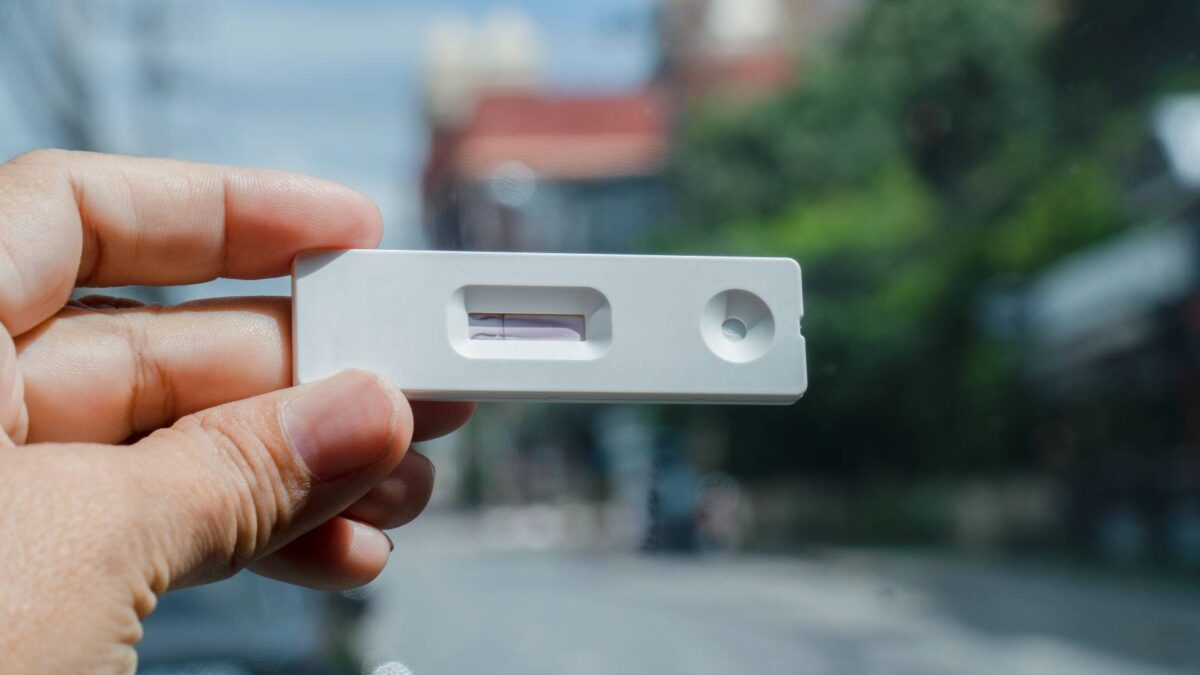 Κλειστά σχολεία λόγω κακοκαιρίας: Τι θα γίνει με τα self test