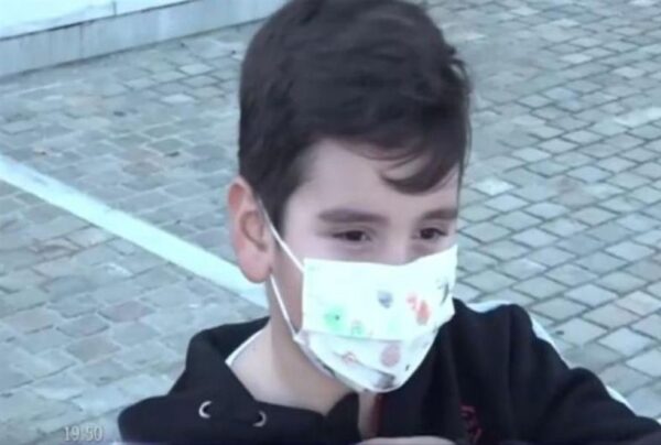 Σχολεία: Πιτσιρικάς θέλει να γυρίσει στο σχολείο γιατί έχει… ωραία δασκάλα