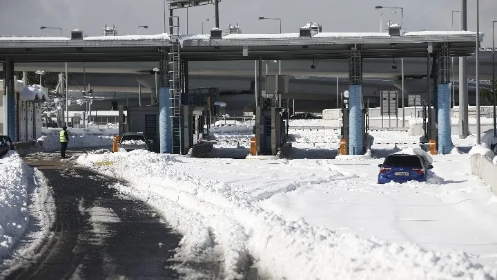 Κακοκαιρία: Ανοιχτή ξανά  η Αττική Οδός – Τι θα γίνει με τα διόδια