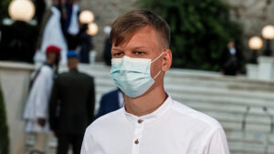 Πανελλήνιες 2021: Βραβείο στον 19χρονο που πέρασε στην Ιατρική δυο μήνες μετά το θάνατο των δυο γονιών του