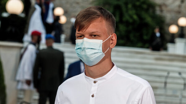 Πανελλήνιες 2021: Βραβείο στον 19χρονο που πέρασε στην Ιατρική δυο μήνες μετά το θάνατο των δυο γονιών του