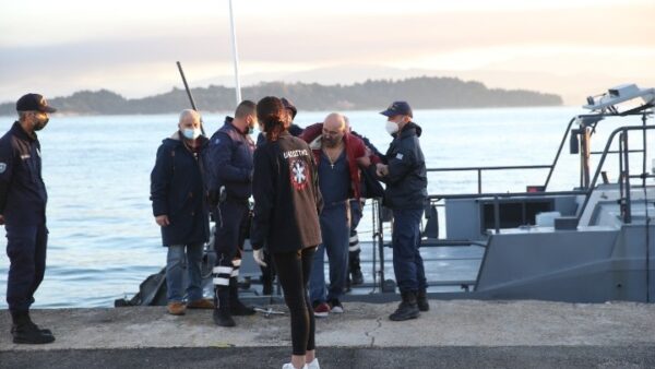 Φωτιά σε πλοίο στην Κέρκυρα: Θρίλερ με τους επιβαίνοντες – Πληροφορίες για αγνοούμενους