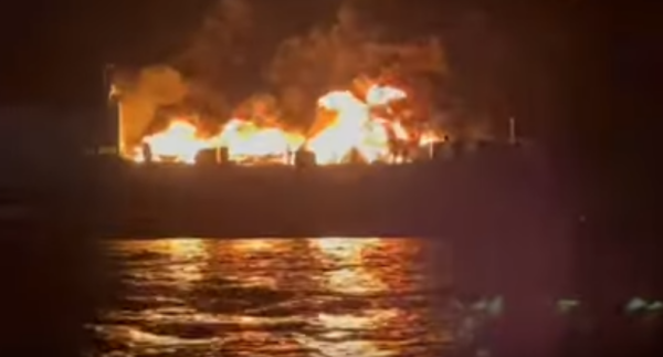 Φωτιά σε πλοίο: Σε σοκ ο 21χρονος που διασώθηκε