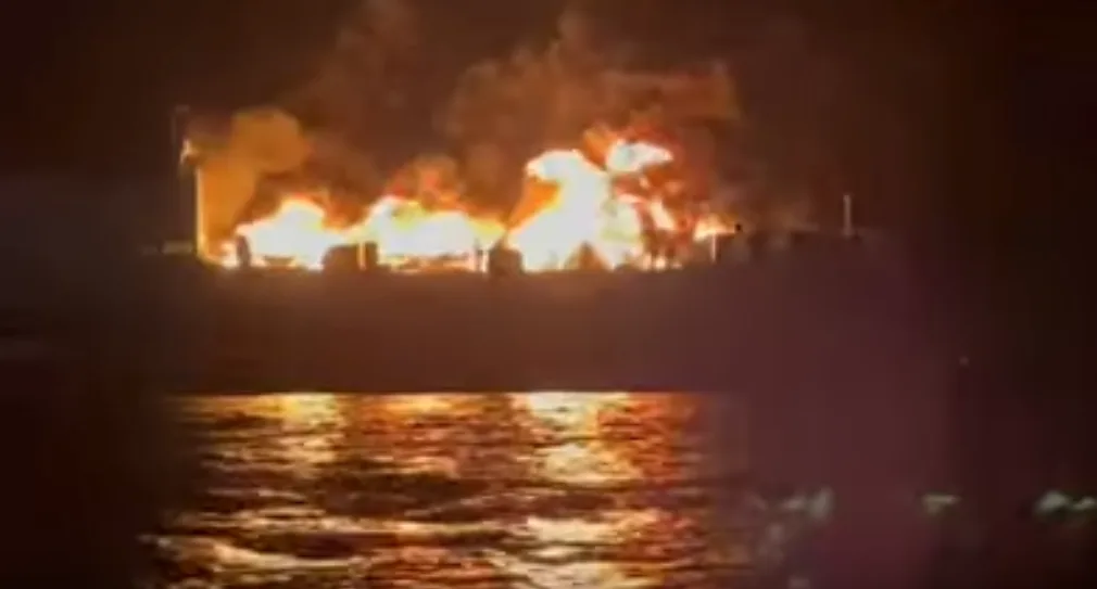 Φωτιά σε πλοίο – Λιμενικό: Πόσοι είναι οι αγνοούμενοι