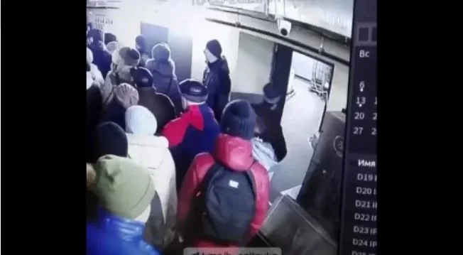 Ουκρανία – πόλεμος: Βίντεο από τη στιγμή που οβίδα «σκάει» δίπλα από κόσμο σε σούπερ μάρκετ