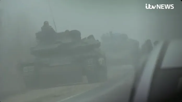 Πόλεμος στην Ουκρανία: Η σοκαριστική στιγμή που ρωσικό τανκ στοχεύει το κονβόι των Ελλήνων