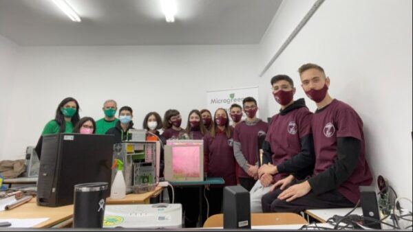 «Μαθητική Εικονική Επιχείριση»: Μαθητές και μαθήτριες καλλιεργούν πολύτιμα μικρολαχανικά