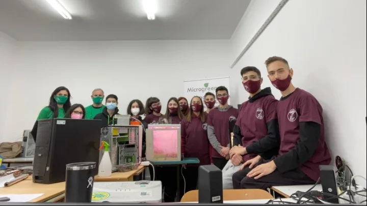 «Μαθητική Εικονική Επιχείριση»: Μαθητές και μαθήτριες καλλιεργούν πολύτιμα μικρολαχανικά