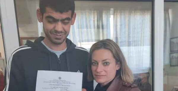 Πάτρα: Τυφλός μαθητής πήρε το πτυχίο στα 28 του και δίνει ισχυρό μήνυμα θέλησης