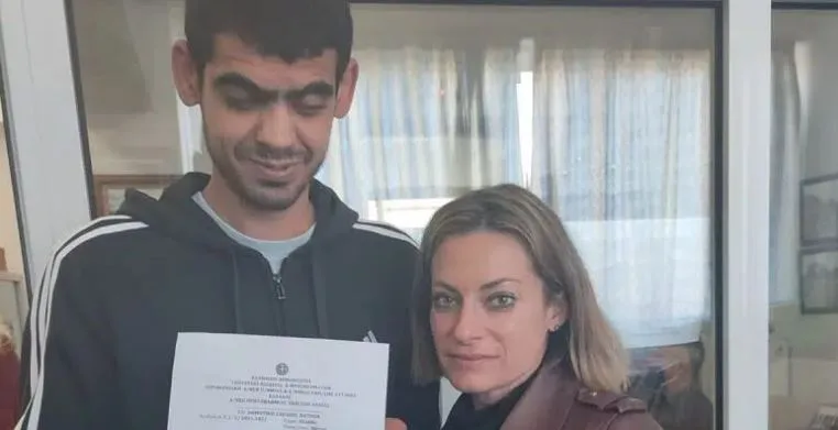 Πάτρα: Τυφλός μαθητής πήρε το πτυχίο στα 28 του και δίνει ισχυρό μήνυμα θέλησης