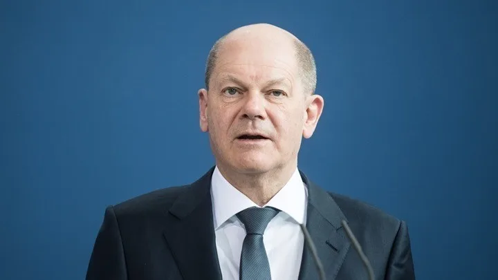 Σολτς: Τα «εγκλήματα πολέμου» στην Ουκρανία πρέπει να εξιχνιαστούν