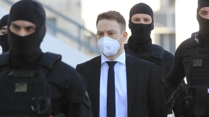 Γλυκά Νερά – πατέρας Καρολάιν: « Αυτό το απεχθές πλάσμα δεν θα ξαναδεί ποτέ την κόρη του»