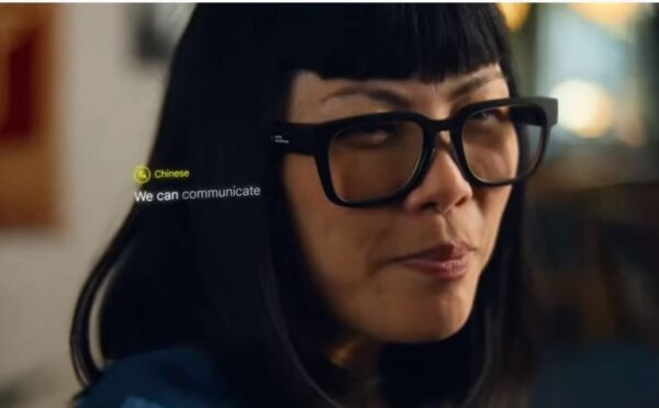 Google: Eτοιμάζει «έξυπνα» γυαλιά που θα μεταφράζουν με υπότιτλους σε πραγματικό χρόνο