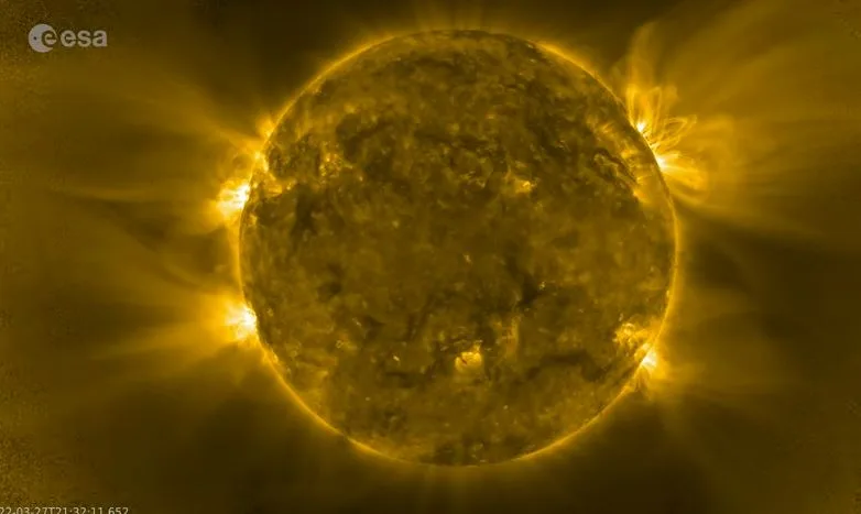 Solar Orbiter: Θεαματικές φωτογραφίες του Ήλιου που «κόβουν την ανάσα»