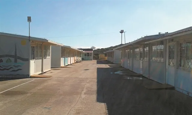 15 χρόνια μαθήματα σε «κοντέινερ της ντροπής» – Τι λένε γονείς και εκπαιδευτικοί