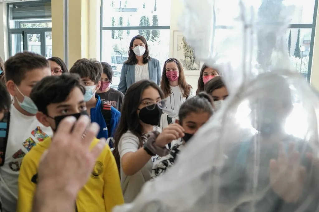 Υπουργείο Παιδείας: Μαθητές και μαθήτριες μαθαίνουν για τη σύγχρονη τέχνη