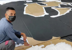 Μαθητές έφτιαξαν πορτραίτο του Μίκη Θεοδωράκη στο σχολείο τους