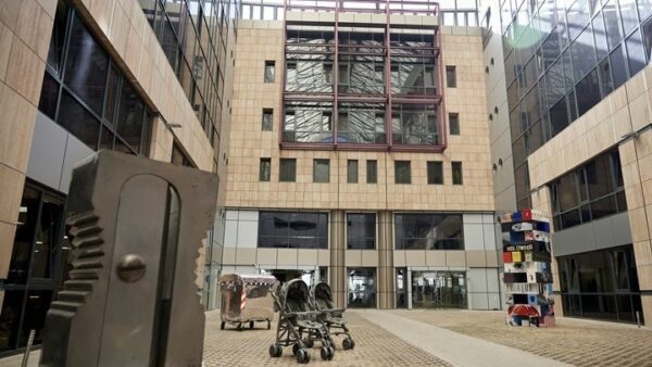 Yπουργείο Μετανάστευσης: Η Ελλάδα σέβεται απόλυτα τη δράση των υπερασπιστών ανθρωπίνων δικαιωμάτων