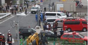 Πυροβόλησαν πισώπλατα τον πρώην πρωθυπουργό της Ιαπωνίας – Βίντεο σοκ