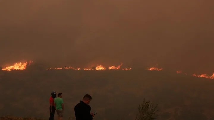 Φωτιά στην Πεντέλη: Bίντεο – ντοκουμέντο που δείχνει τον εμπρηστή