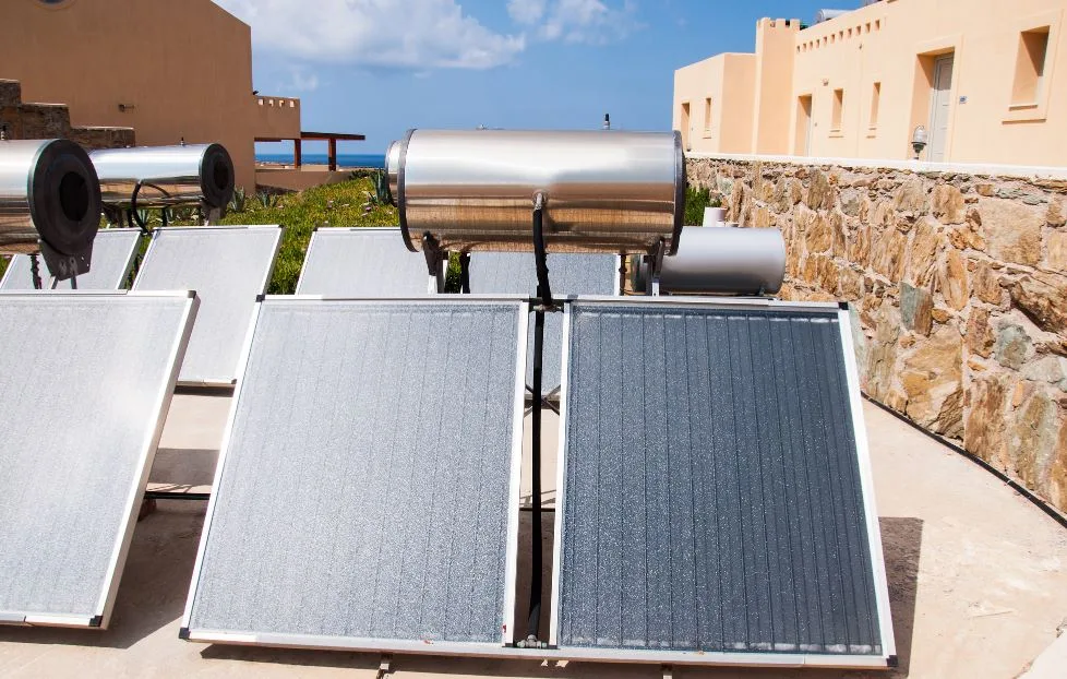 Επιδότηση για θερμοσίφωνες: Διευκρινίσεις για το ΝΕΟ πρόγραμμα – Πώς θα τοποθετηθούν