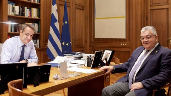 Συνάντηση του πρωθυπουργού με τον πρύτανη του ΑΠΘ – Τι είπαν