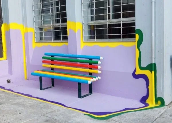 Τι είναι τα «παγκάκια φιλίας» που κατασκευάστηκαν σε σχολεία